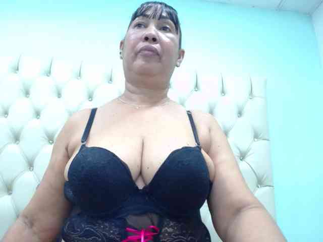 MilfPleasure1 webcam
