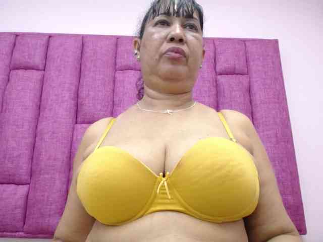 MilfPleasure1 webcam