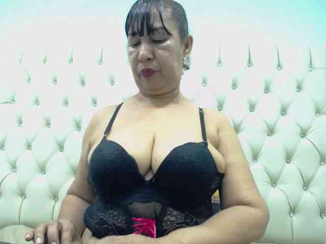 MilfPleasure1 webcam
