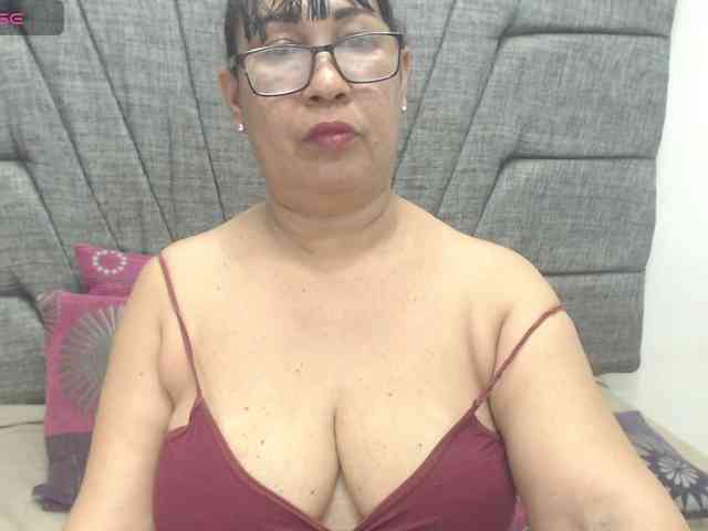 MilfPleasure1 webcam