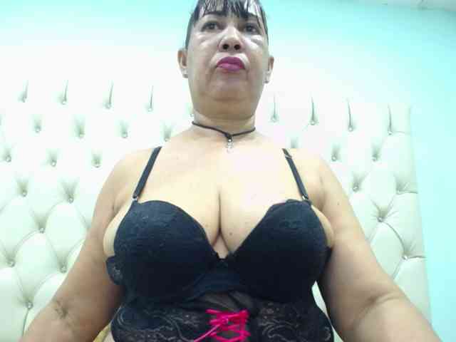 MilfPleasure1 webcam