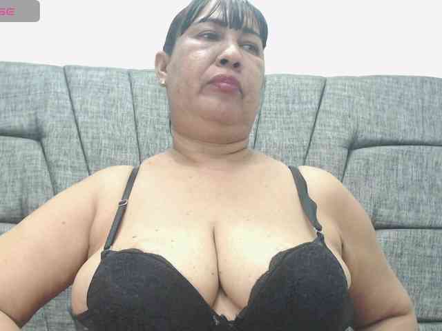 MilfPleasure1 webcam