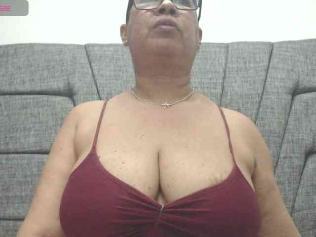 MilfPleasure1 webcam