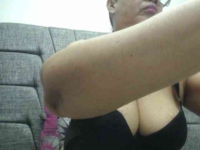 MilfPleasure1 webcam