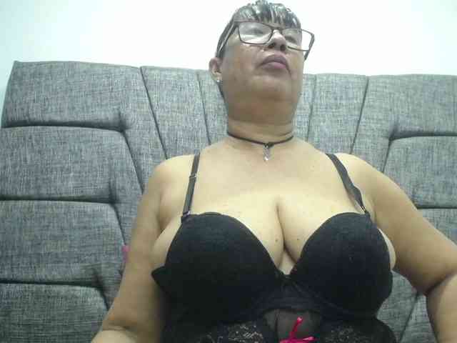 MilfPleasure1 webcam