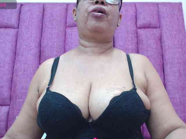 MilfPleasure1 webcam