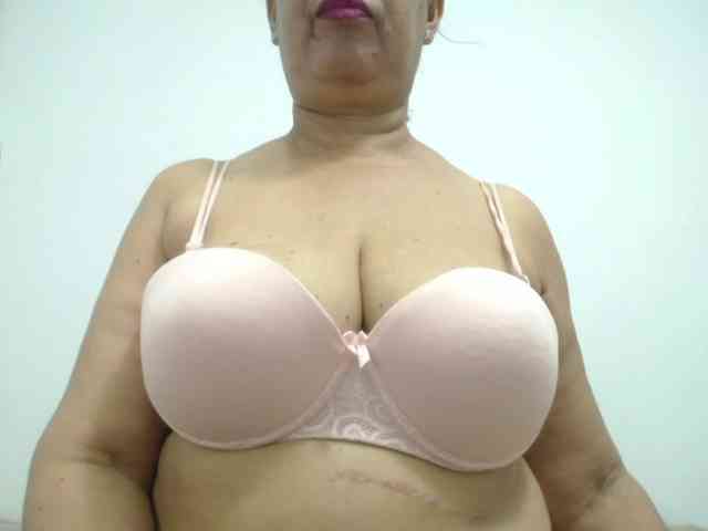 MilfPleasure1 webcam