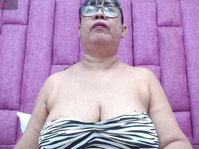 MilfPleasure1 webcam