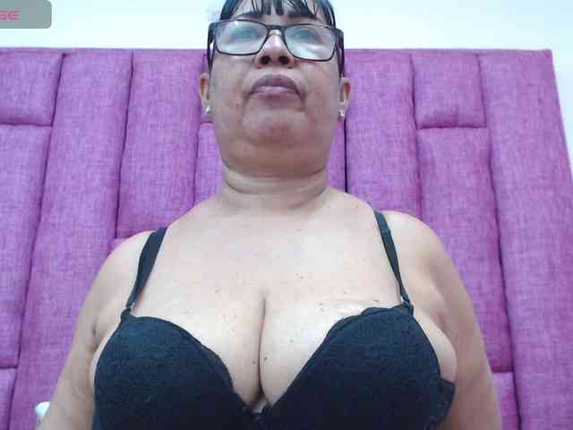 MilfPleasure1 webcam