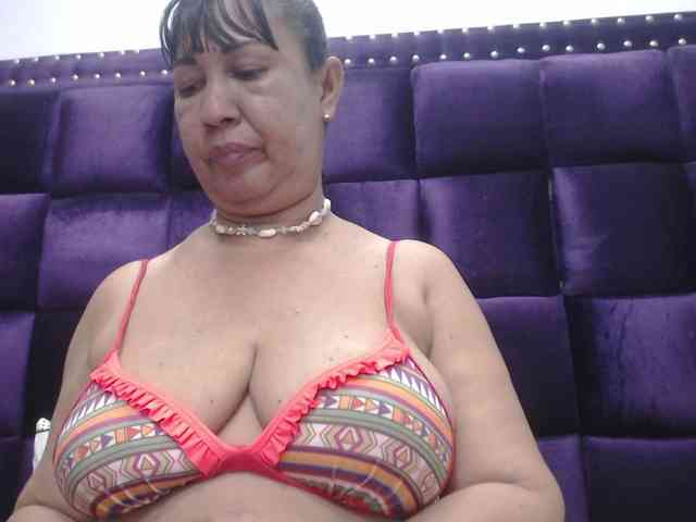 MilfPleasure1 webcam