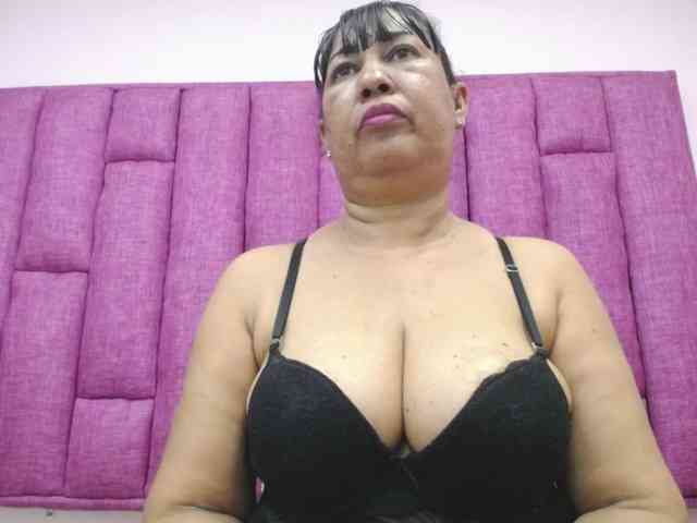 MilfPleasure1 webcam