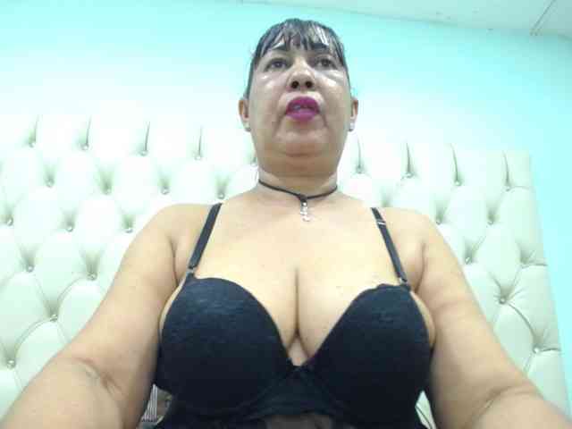 MilfPleasure1 webcam