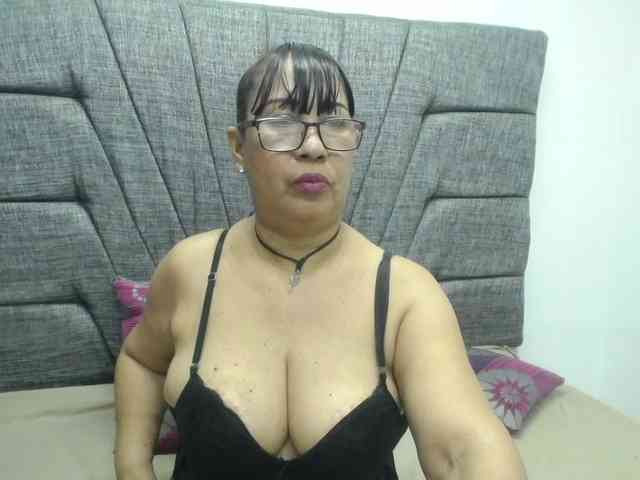 MilfPleasure1 webcam