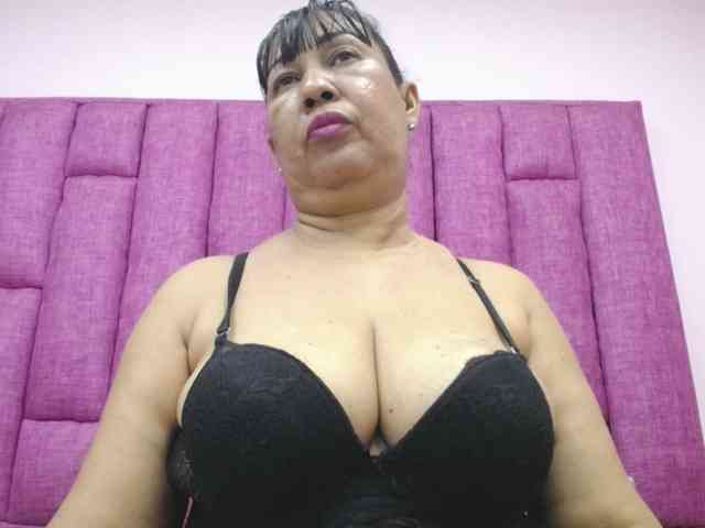 MilfPleasure1 webcam