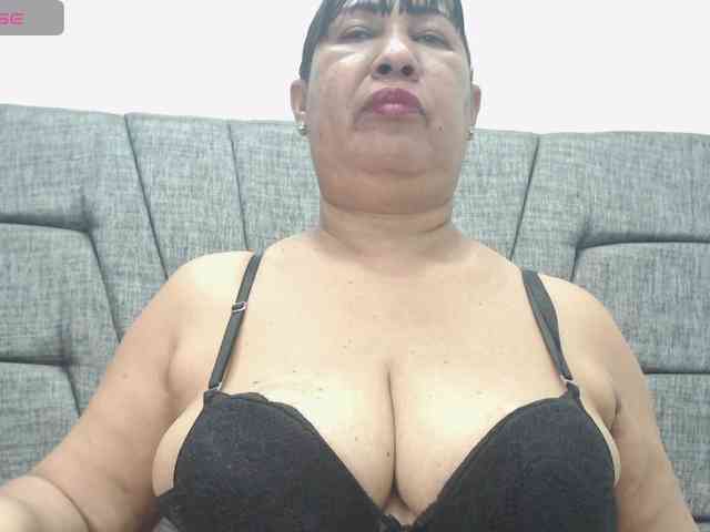 MilfPleasure1 webcam