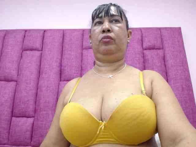 MilfPleasure1 webcam