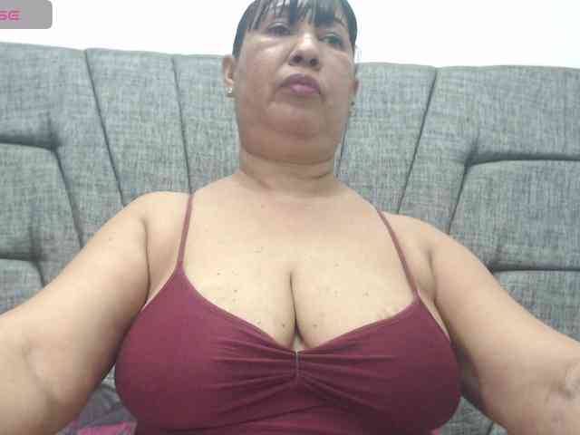 MilfPleasure1 webcam