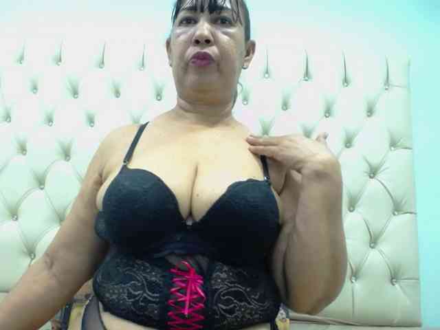 MilfPleasure1 webcam