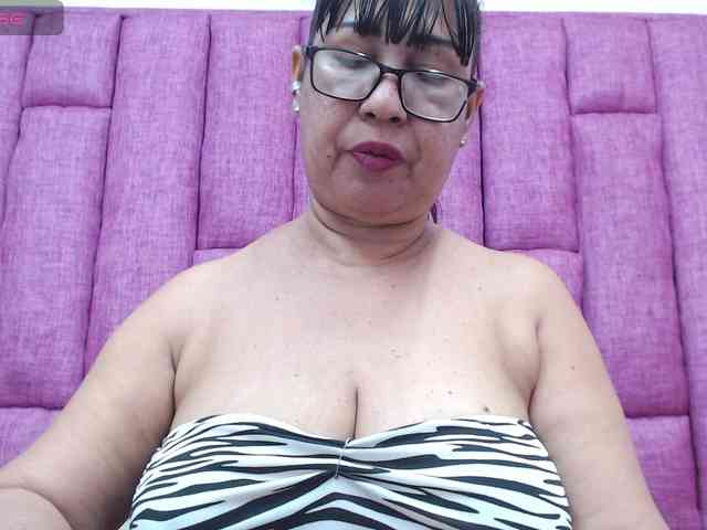 MilfPleasure1 webcam