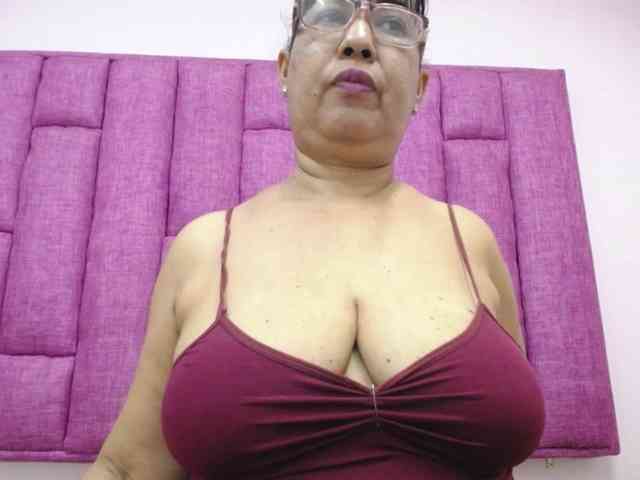 MilfPleasure1 webcam