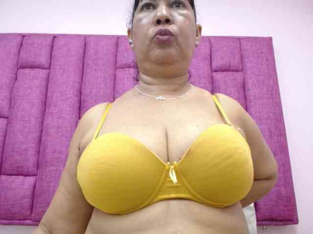 MilfPleasure1 webcam