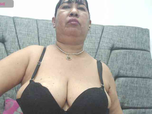 MilfPleasure1 webcam