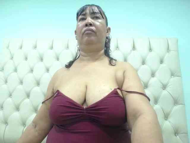MilfPleasure1 webcam