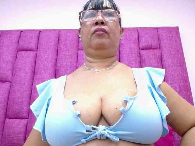 MilfPleasure1 webcam