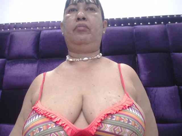 MilfPleasure1 webcam
