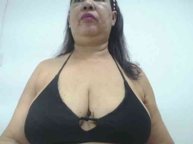 MilfPleasure1 webcam