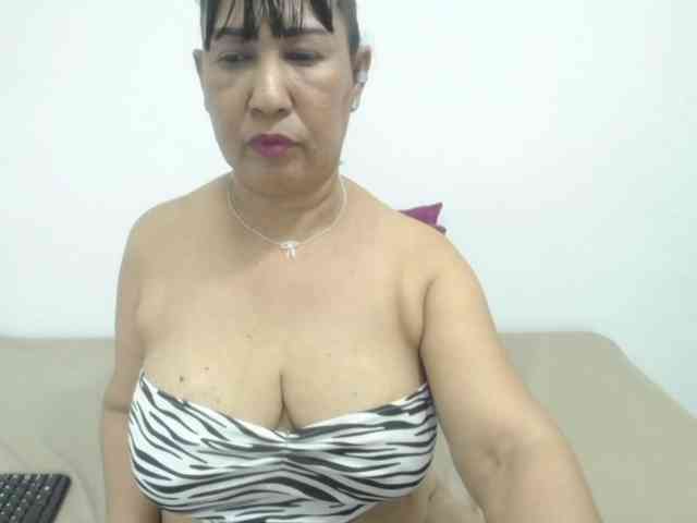MilfPleasure1 webcam