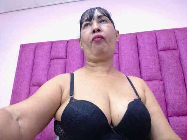 MilfPleasure1 webcam