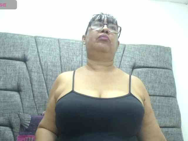 MilfPleasure1 webcam