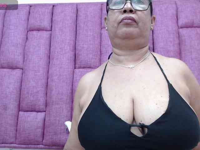 MilfPleasure1 webcam