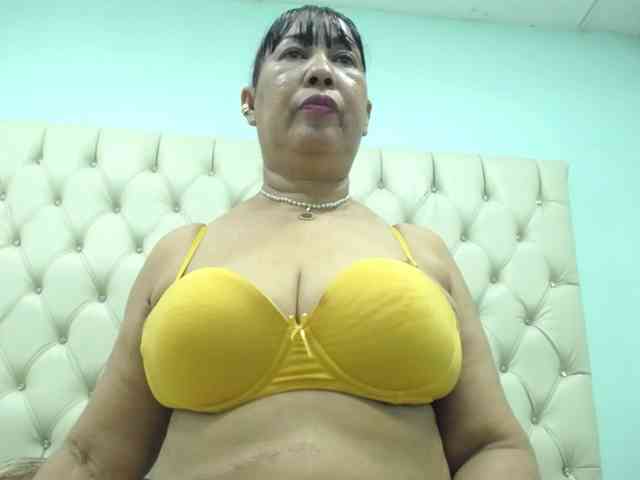 MilfPleasure1 webcam