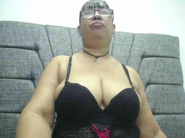 MilfPleasure1 webcam