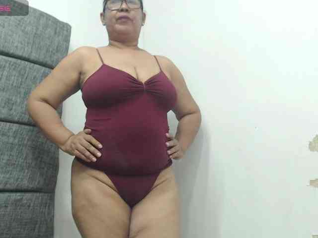 MilfPleasure1 webcam