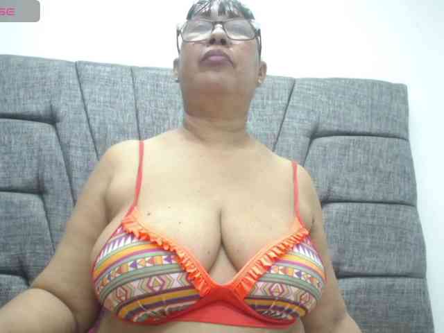 MilfPleasure1 webcam