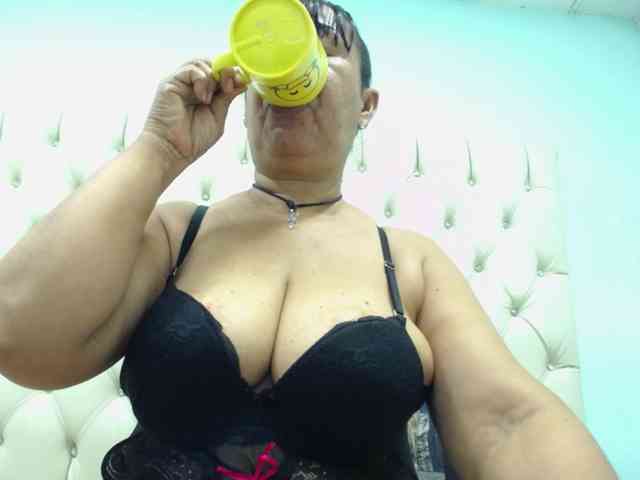 MilfPleasure1 webcam