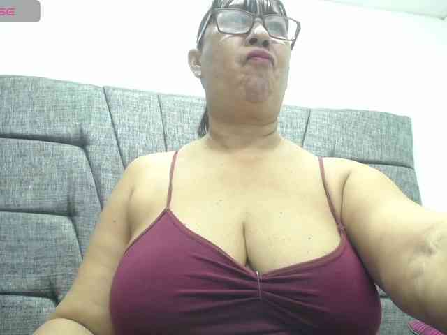MilfPleasure1 webcam