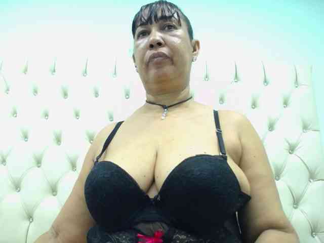 MilfPleasure1 webcam
