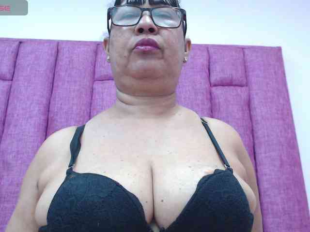 MilfPleasure1 webcam