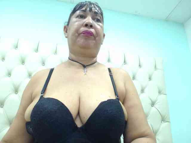 MilfPleasure1 webcam