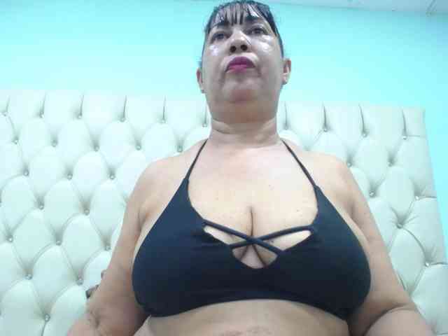 MilfPleasure1 webcam