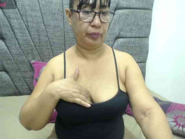 MilfPleasure1 webcam