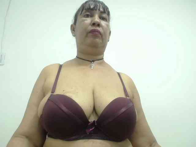 MilfPleasure1 webcam