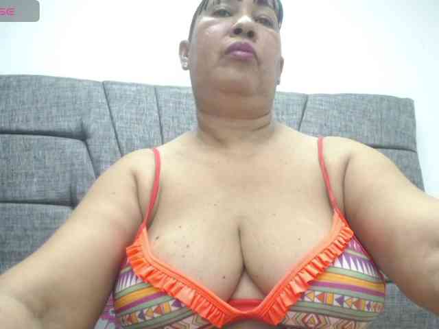 MilfPleasure1 webcam