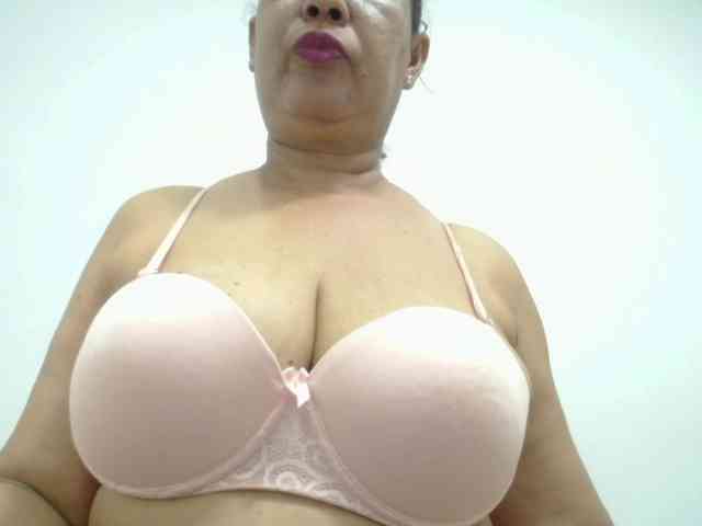 MilfPleasure1 webcam