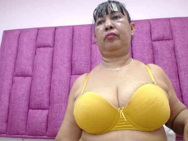 MilfPleasure1 webcam