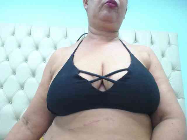 MilfPleasure1 webcam
